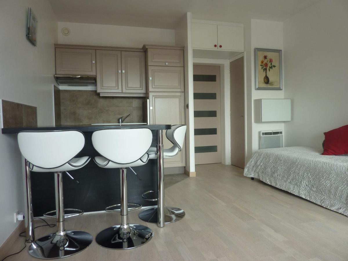 Grand Studio Avec Piscine Presqu'Ile De Giens Hyères Екстериор снимка